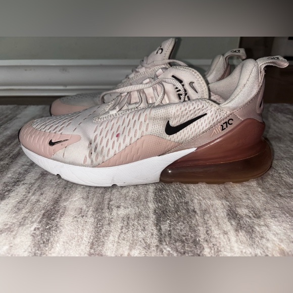 Nike Air Max 270 in Cream and Black - Picture 2 of 6